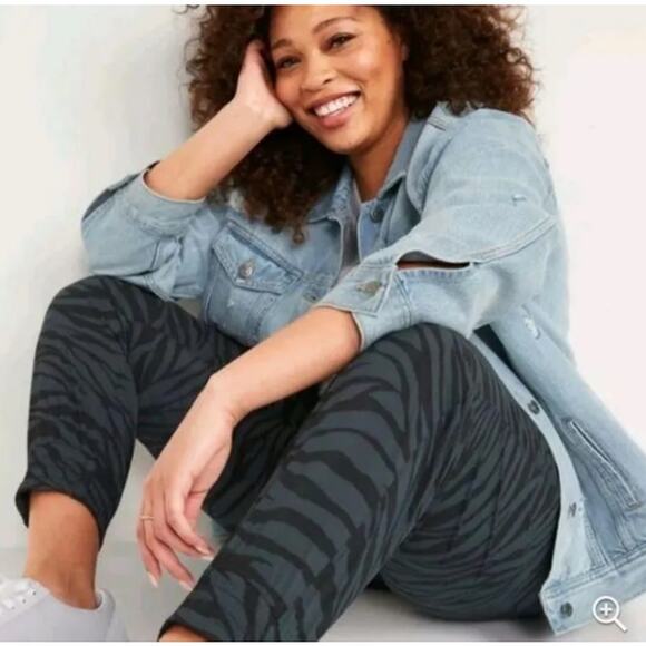 Old Navy Active StretchTech Animal Print Joggers Size Medium - Picture 1 of 6